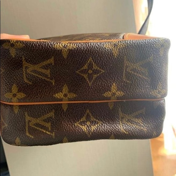 ❤️❤️SOLD❤️❤️Louis Vuitton Amazon mono crossbody - Picture 5 of 13